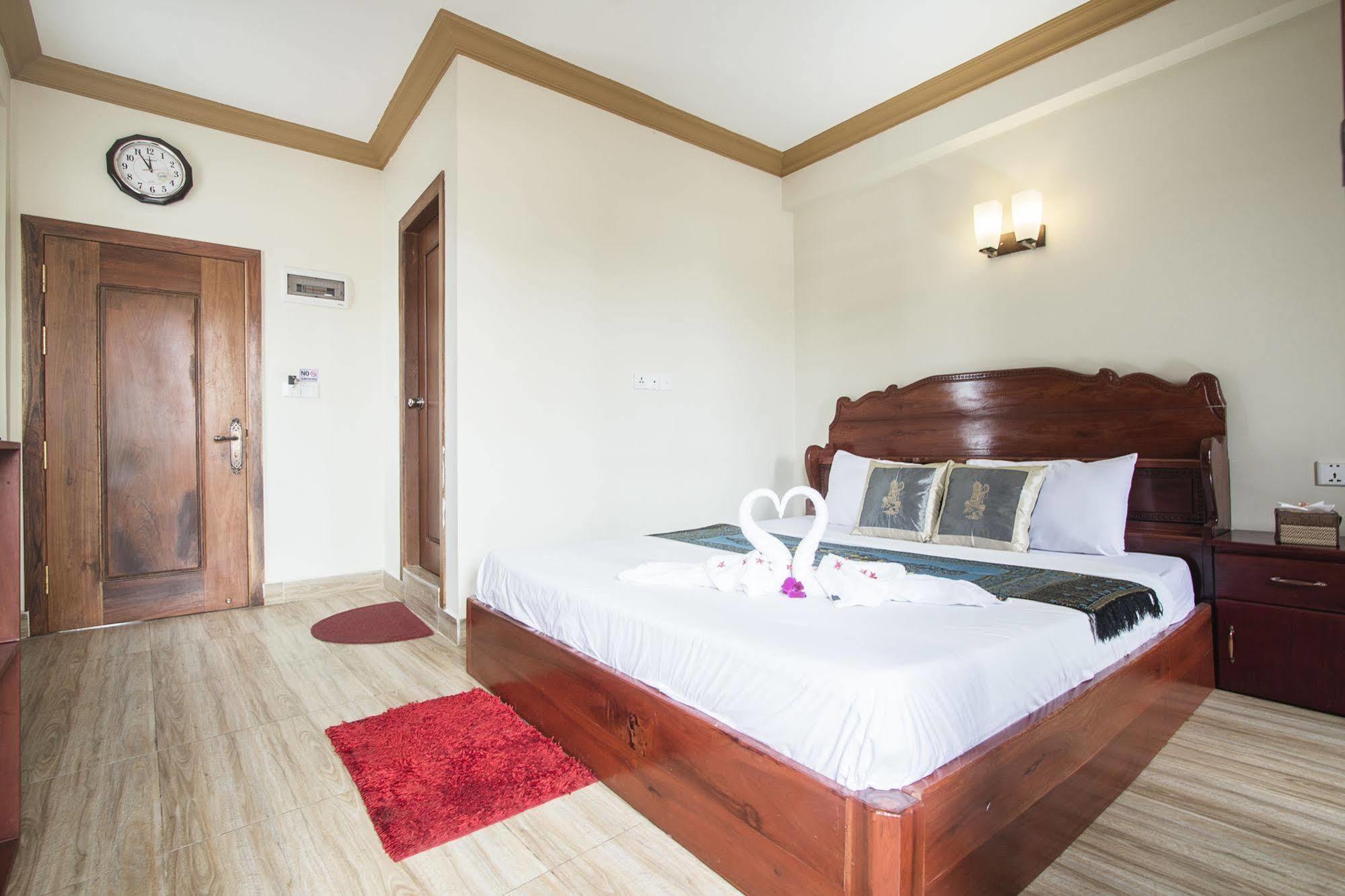 Dynsey Boutique Hotel Phnom Penh Exterior photo