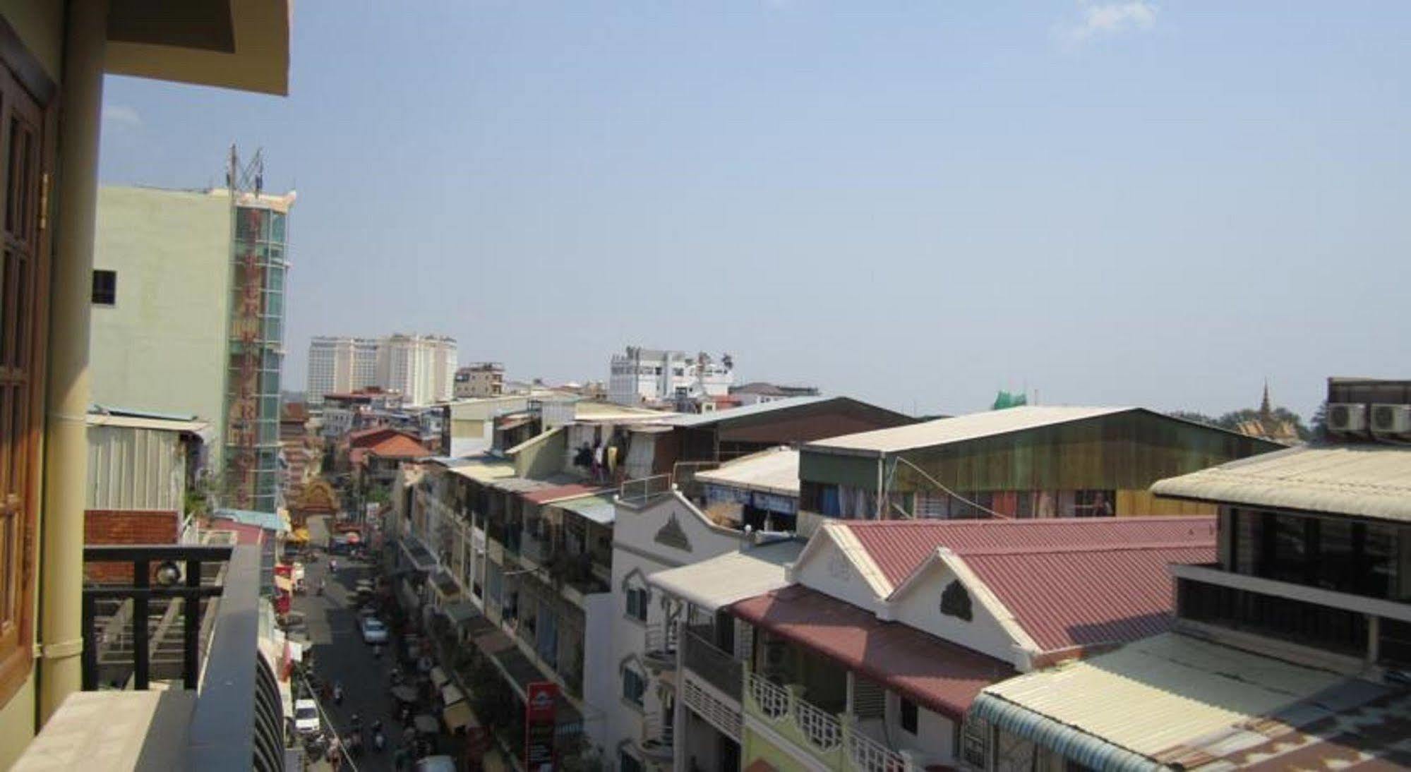 Dynsey Boutique Hotel Phnom Penh Exterior photo